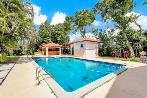 Villa ou maison à vendre à Miami, Floride: 6 chambres, 394.46 m2 № 1954647 - photo 12