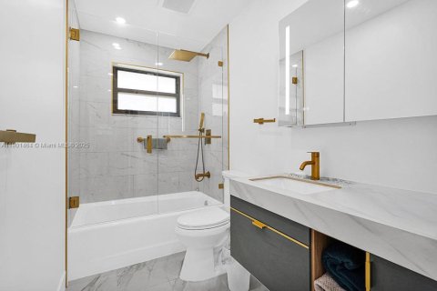 Купить виллу или дом в Майами, Флорида 6 спален, 394.46м2, № 1954647 - фото 6