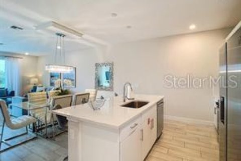 Townhouse in Four Corners, Florida 3 bedrooms, 158.31 sq.m. № 1677993 - photo 9