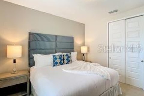 Townhouse in Four Corners, Florida 3 bedrooms, 158.31 sq.m. № 1677993 - photo 17