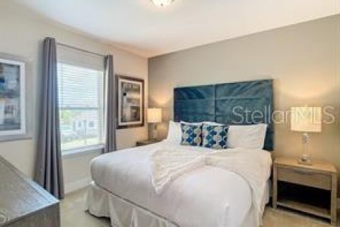Townhouse in Four Corners, Florida 3 bedrooms, 158.31 sq.m. № 1677993 - photo 18