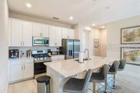 Townhouse in Four Corners, Florida 3 bedrooms, 158.31 sq.m. № 1677993 - photo 8