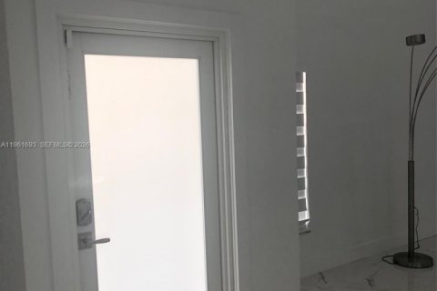Casa en venta en Miami Gardens, Florida, 3 dormitorios, 136.29 m2 № 2080849 - foto 18
