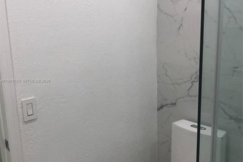 Casa en venta en Miami Gardens, Florida, 3 dormitorios, 136.29 m2 № 2080849 - foto 26
