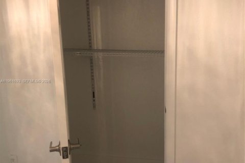 Casa en venta en Miami Gardens, Florida, 3 dormitorios, 136.29 m2 № 2080849 - foto 23