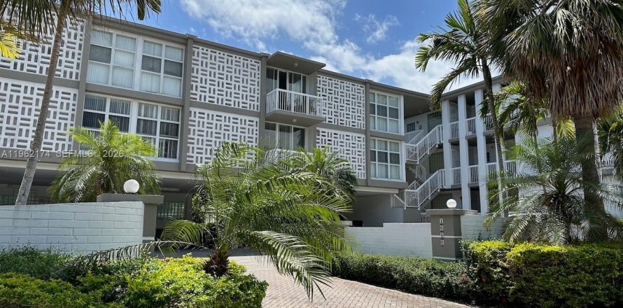 Apartment in Bay Harbor Islands, Florida 1 bedroom, 69.68 sq.m. № 2025120