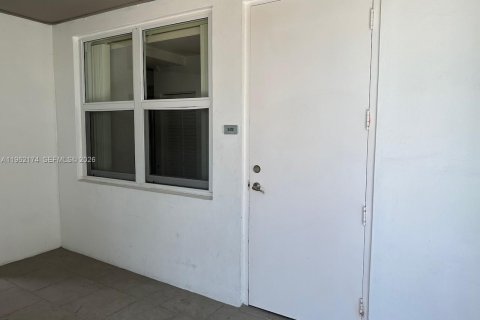 Apartment in Bay Harbor Islands, Florida 1 bedroom, 69.68 sq.m. № 2025120 - photo 7