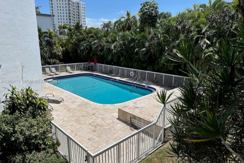 Apartment in Bay Harbor Islands, Florida 1 bedroom, 69.68 sq.m. № 2025120 - photo 6