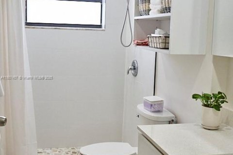 Condo in Miami, Florida, 2 bedrooms  № 1745859 - photo 6