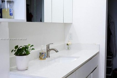 Condo in Miami, Florida, 2 bedrooms  № 1745859 - photo 20