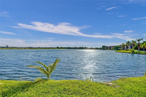 Condo in Miami, Florida, 2 bedrooms  № 1745859 - photo 26