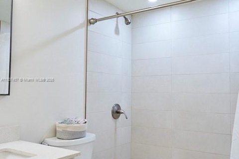 Condo in Miami, Florida, 2 bedrooms  № 1745859 - photo 4
