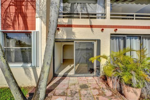 Condo in Miami, Florida, 2 bedrooms  № 1745859 - photo 29