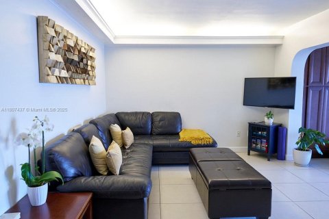 Condo in Miami, Florida, 2 bedrooms  № 1745859 - photo 7