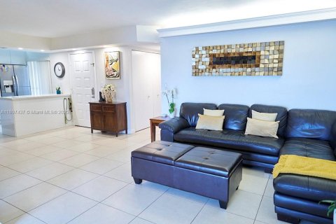 Condo in Miami, Florida, 2 bedrooms  № 1745859 - photo 25