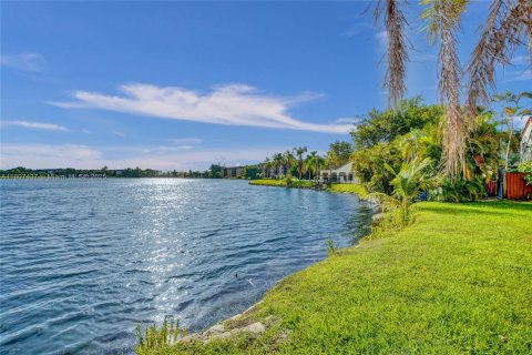 Condo in Miami, Florida, 2 bedrooms  № 1745859 - photo 27