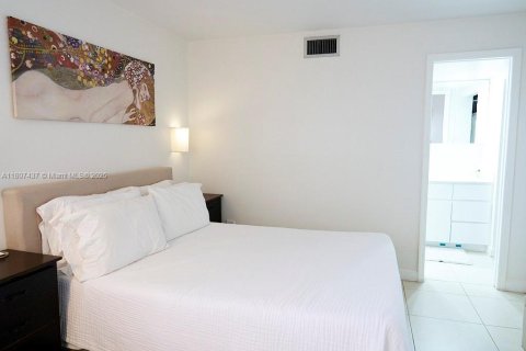 Condo in Miami, Florida, 2 bedrooms  № 1745859 - photo 2