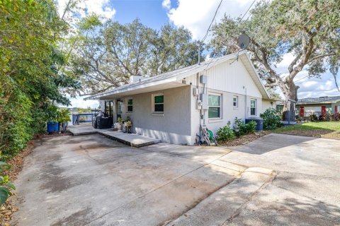 House in Babson Park, Florida 3 bedrooms, 169.83 sq.m. № 1544284 - photo 1
