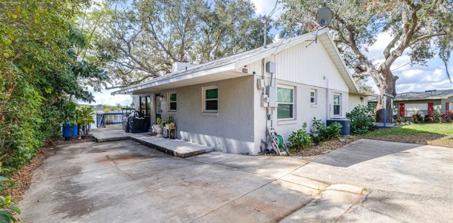 House in Babson Park, Florida 3 bedrooms, 169.83 sq.m. № 1544284