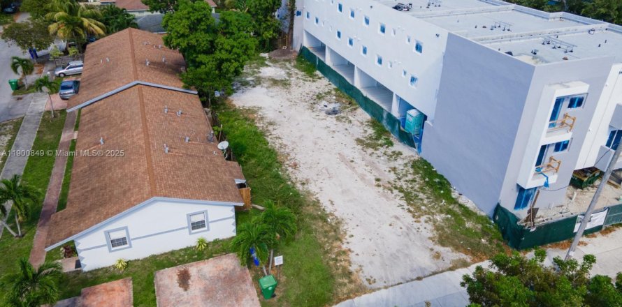Immobilier commercial à Miami, Floride № 1952105