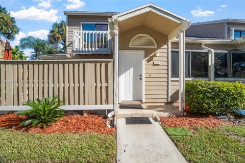 Touwnhouse à vendre à North Lauderdale, Floride: 3 chambres, 124.12 m2 № 1929784 - photo 1