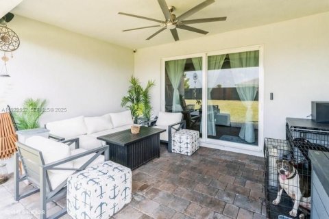 Casa en venta en Homestead, Florida, 4 dormitorios, 236.99 m2 № 1984255 - foto 7