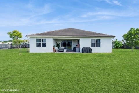 Casa en venta en Homestead, Florida, 4 dormitorios, 236.99 m2 № 1984255 - foto 4