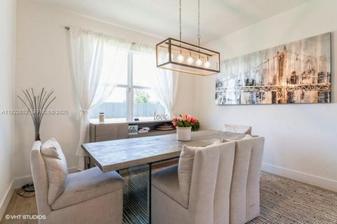 Casa en venta en Homestead, Florida, 4 dormitorios, 236.99 m2 № 1984255 - foto 14