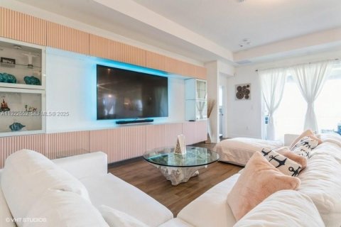 Casa en venta en Homestead, Florida, 4 dormitorios, 236.99 m2 № 1984255 - foto 15