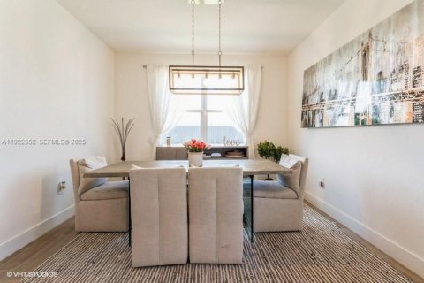 Casa en venta en Homestead, Florida, 4 dormitorios, 236.99 m2 № 1984255 - foto 13