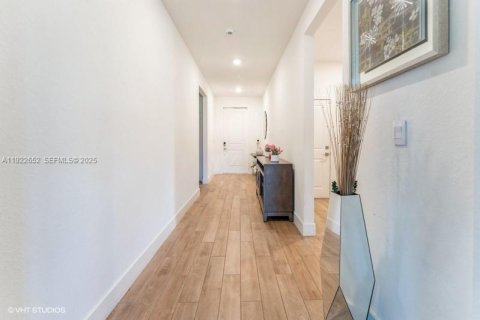 Casa en venta en Homestead, Florida, 4 dormitorios, 236.99 m2 № 1984255 - foto 28