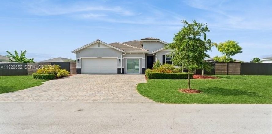 Casa en Homestead, Florida 4 dormitorios, 236.99 m2 № 1984255