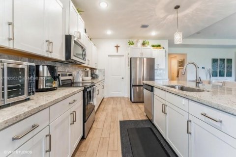 Casa en venta en Homestead, Florida, 4 dormitorios, 236.99 m2 № 1984255 - foto 10