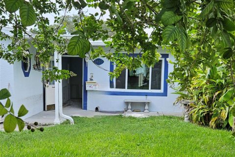 House in Weeki Wachee, Florida 2 bedrooms, 128.58 sq.m. № 1446724 - photo 3