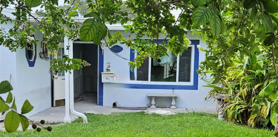 Casa en Weeki Wachee, Florida 2 dormitorios, 128.58 m2 № 1446724