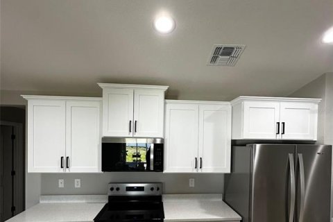 House in Cape Coral, Florida 4 bedrooms, 168.06 sq.m. № 2231672 - photo 4