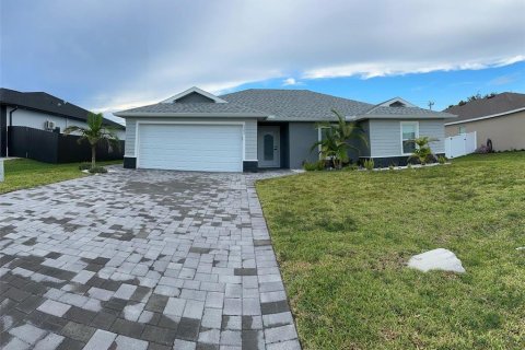 House in Cape Coral, Florida 4 bedrooms, 168.06 sq.m. № 2231672