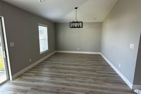 House in Cape Coral, Florida 4 bedrooms, 168.06 sq.m. № 2231672 - photo 11