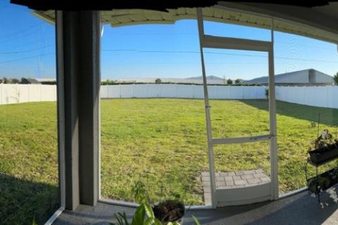 House in Cape Coral, Florida 4 bedrooms, 168.06 sq.m. № 2231672 - photo 25