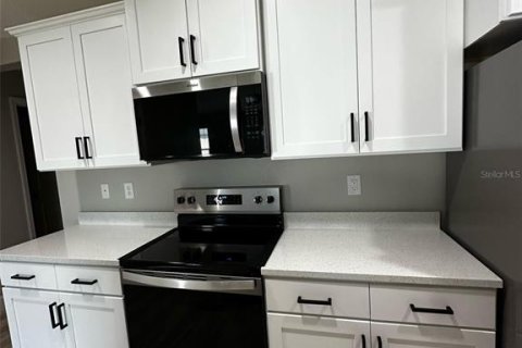 House in Cape Coral, Florida 4 bedrooms, 168.06 sq.m. № 2231672 - photo 5