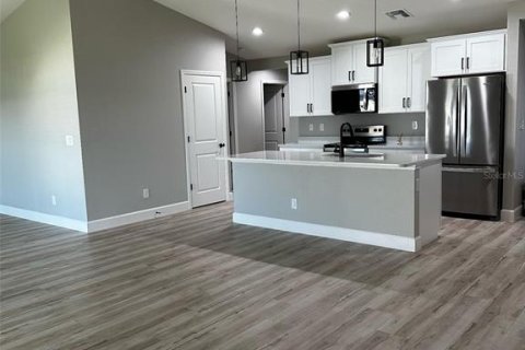 House in Cape Coral, Florida 4 bedrooms, 168.06 sq.m. № 2231672 - photo 8
