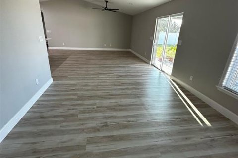 House in Cape Coral, Florida 4 bedrooms, 168.06 sq.m. № 2231672 - photo 7