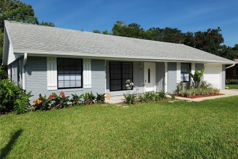 House in South Daytona, Florida 3 bedrooms, 115.57 sq.m. № 1784811 - photo 1