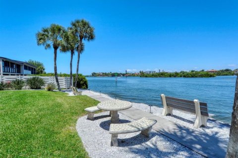 Condo in Sarasota, Florida, 2 bedrooms  № 1833077 - photo 30