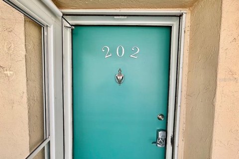 Condo in Sarasota, Florida, 2 bedrooms  № 1833077 - photo 2