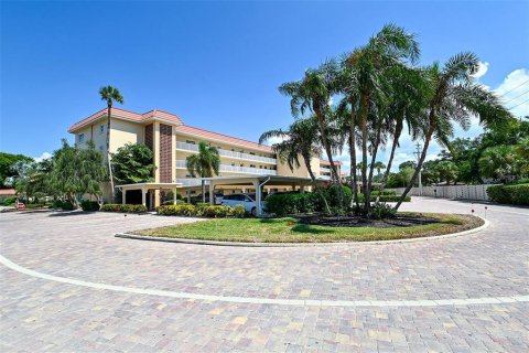 Condo in Sarasota, Florida, 2 bedrooms  № 1833077 - photo 1