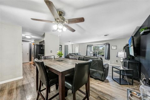 Villa ou maison à vendre à Venice, Floride: 2 chambres, 128.86 m2 № 1915624 - photo 13