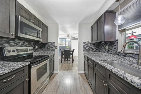 Villa ou maison à vendre à Venice, Floride: 2 chambres, 128.86 m2 № 1915624 - photo 17