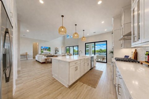 House in Ruskin, Florida 4 bedrooms, 326.74 sq.m. № 2148643 - photo 19