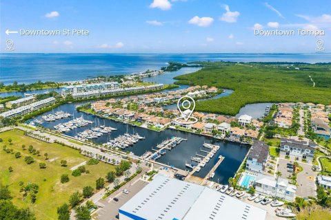 House in Ruskin, Florida 4 bedrooms, 326.74 sq.m. № 2148643 - photo 6